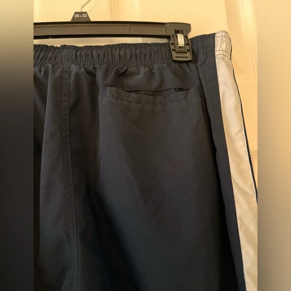 Nike Men's Dark Blue Joggers with Stripe Accents - Picture 4 of 9